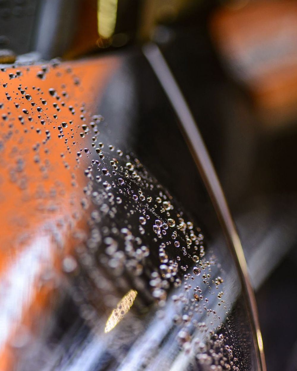 Effet perlant hydrophobe sur une carrosserie protégée par céramique